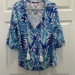 Adorable Lilly Pulitzer pineapple top size XL